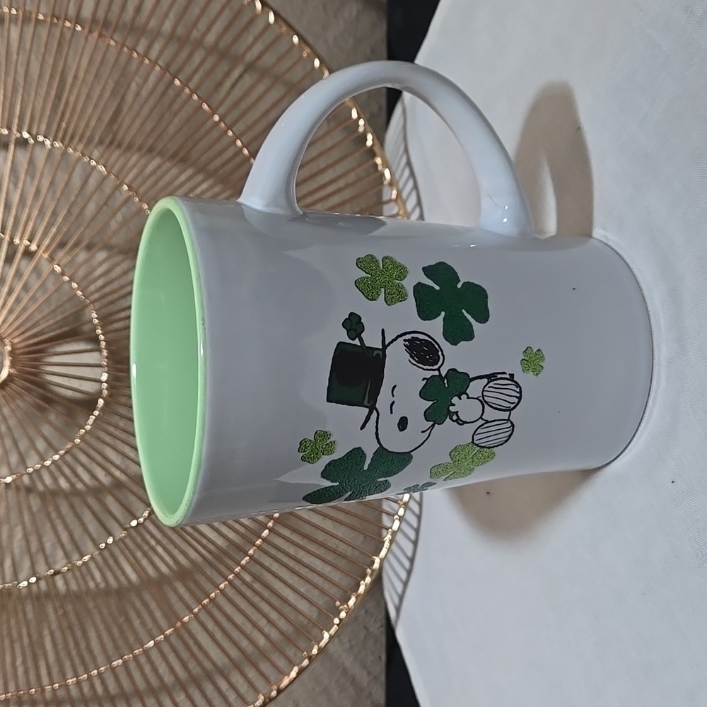 Peanuts Snoopy Holding A Shamrock 17 oz Latte Mug.